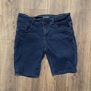 Sandpiper Bermuda curvy stretch shorts dark blue size 18 spring bottoms